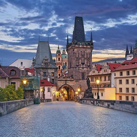 Apartment With Balcony And Parking Near The Prague Museum Exteriör bild