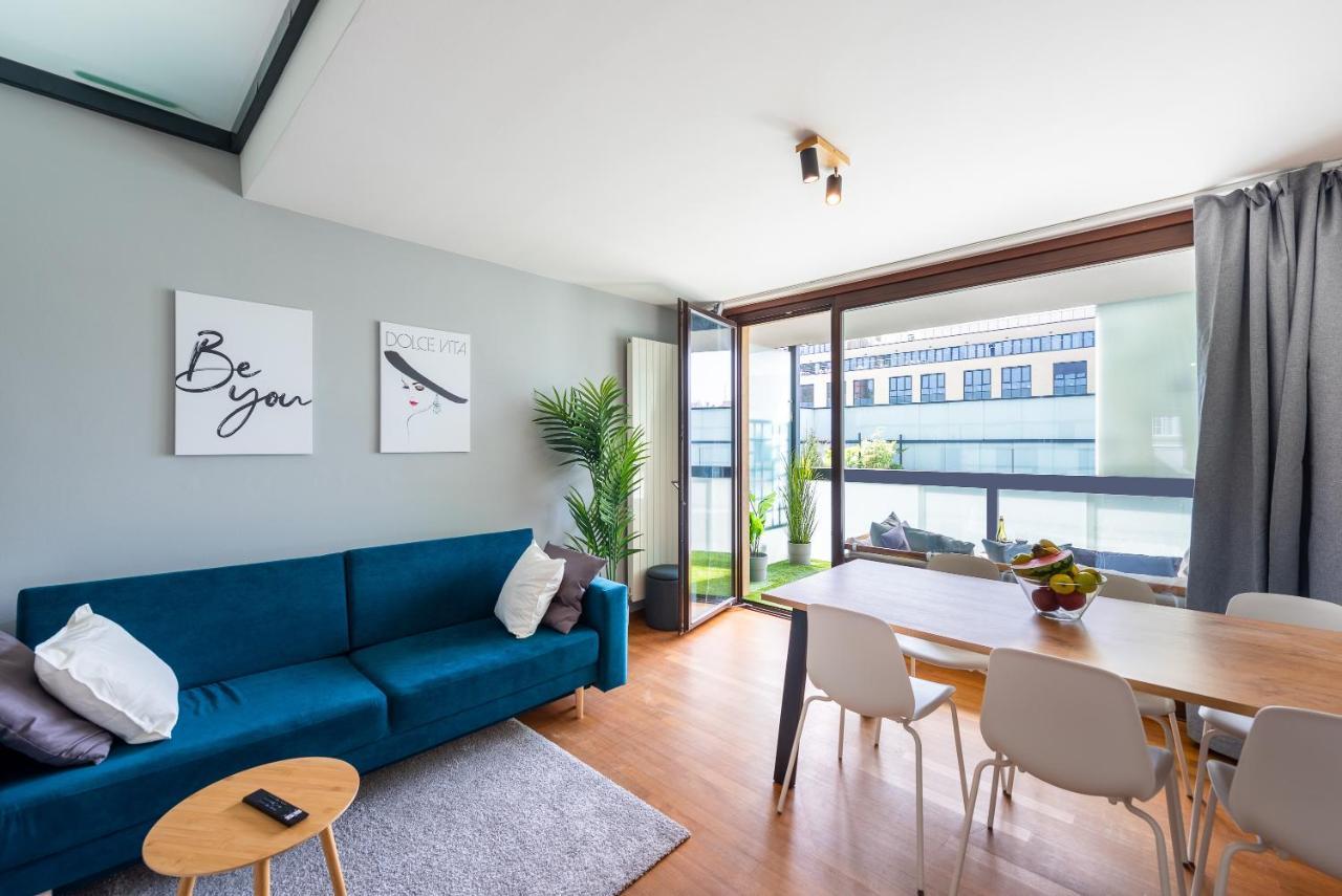Apartment With Balcony And Parking Near The Prague Museum Exteriör bild