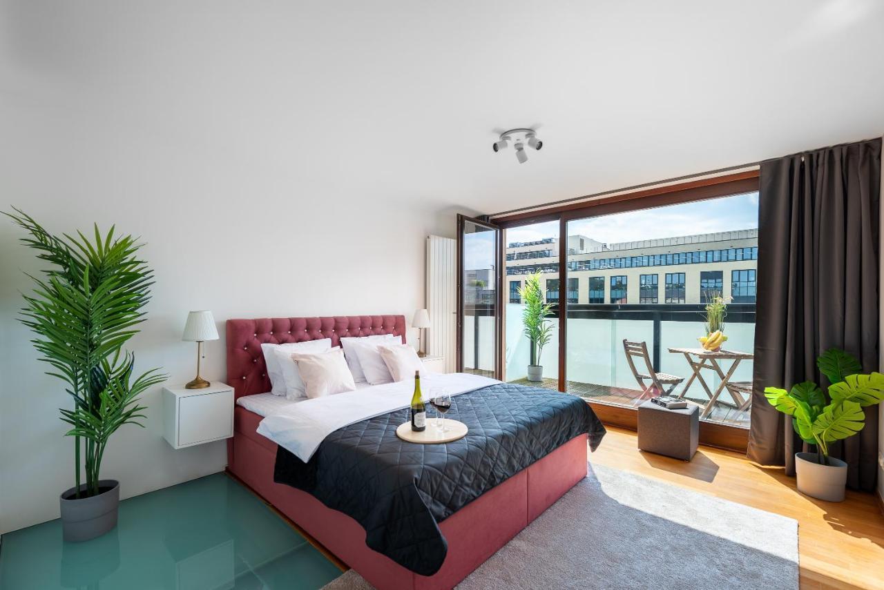 Apartment With Balcony And Parking Near The Prague Museum Exteriör bild