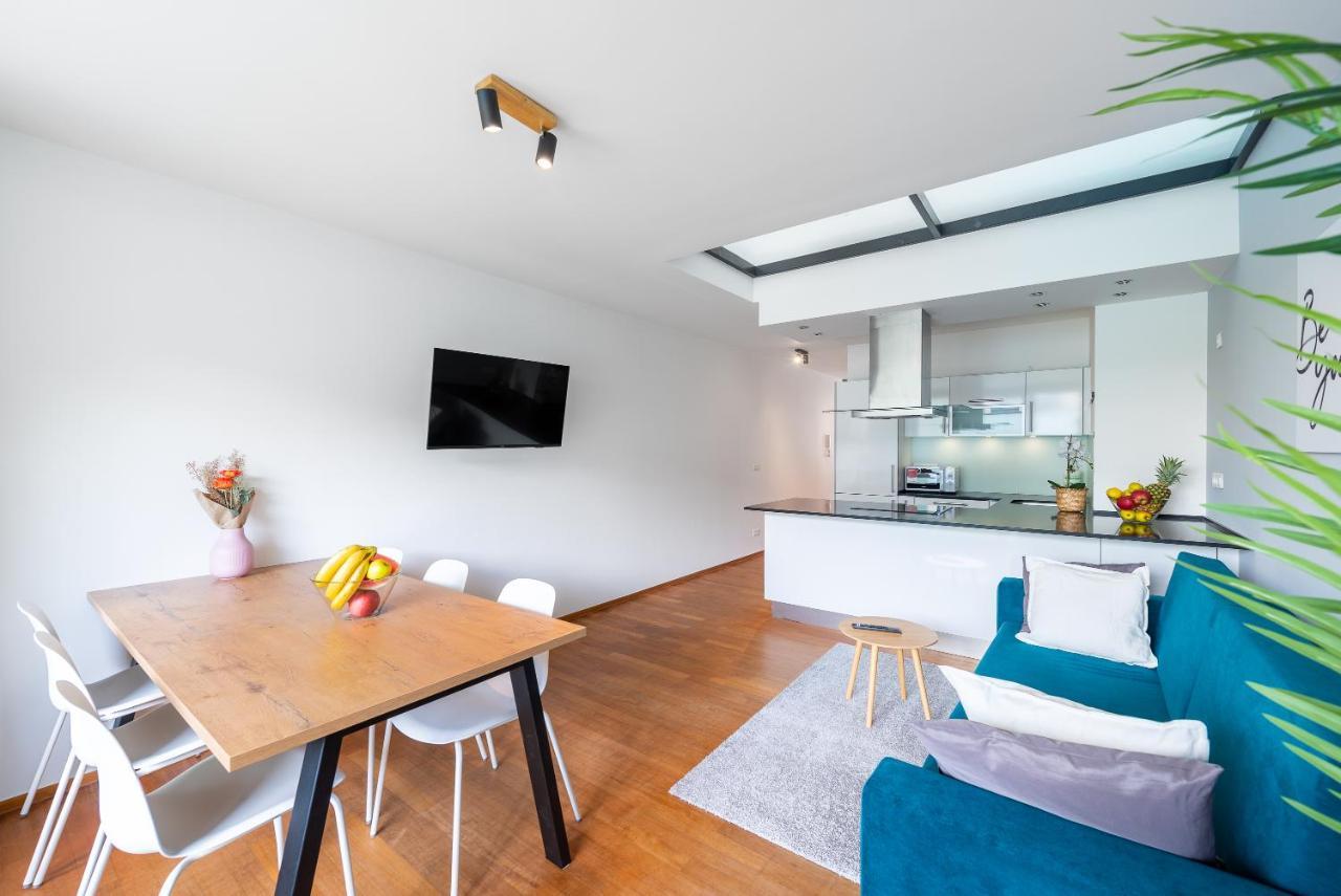 Apartment With Balcony And Parking Near The Prague Museum Exteriör bild