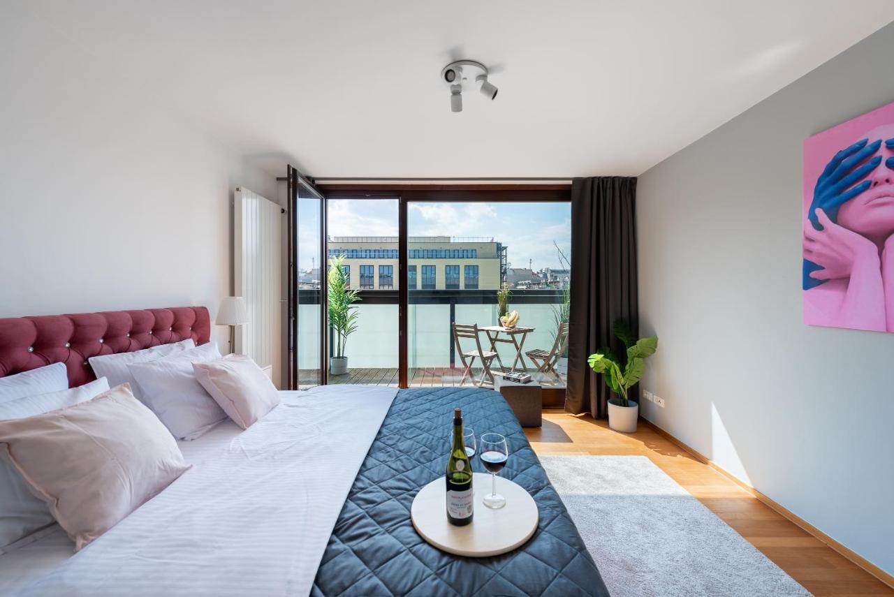 Apartment With Balcony And Parking Near The Prague Museum Exteriör bild