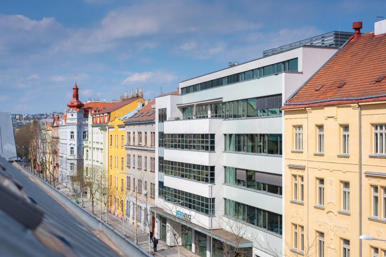 Apartment With Balcony And Parking Near The Prague Museum Exteriör bild