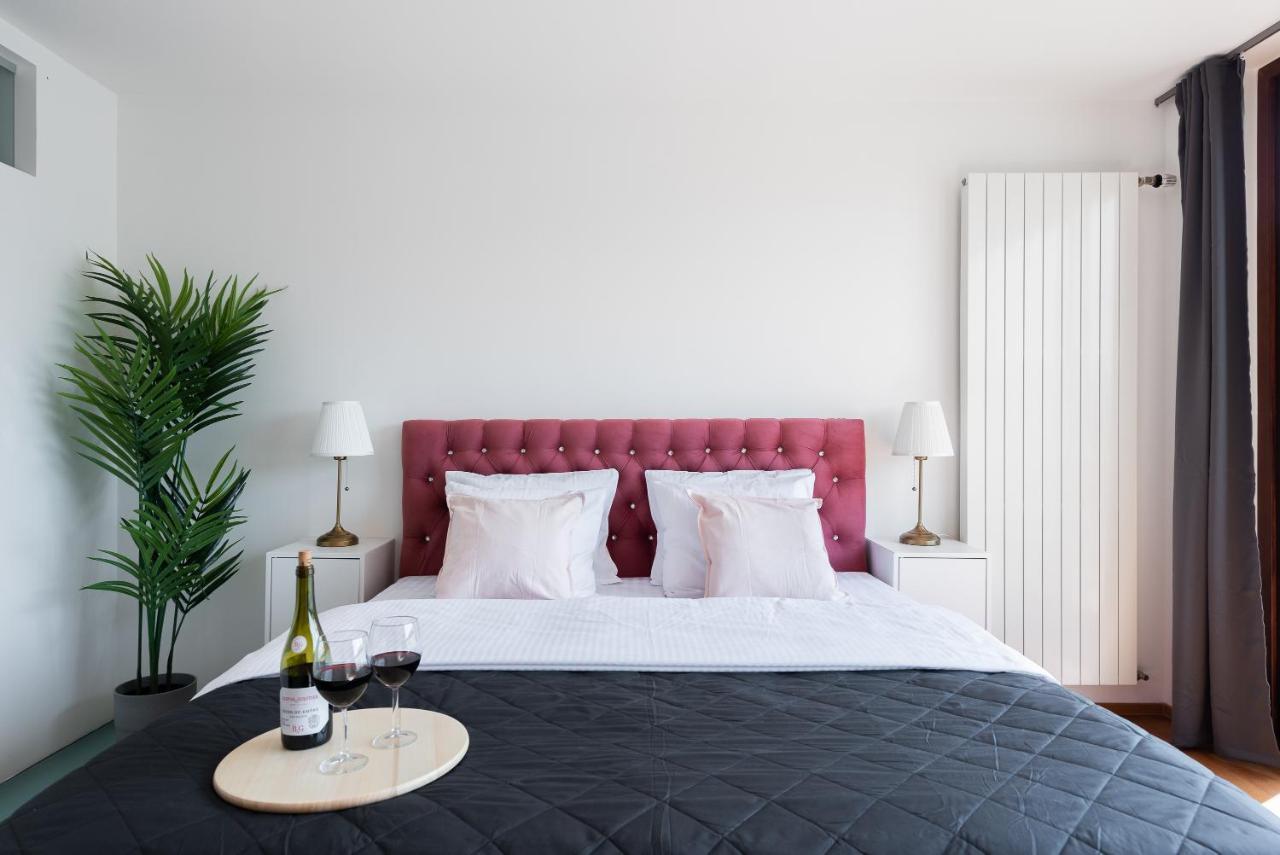 Apartment With Balcony And Parking Near The Prague Museum Exteriör bild