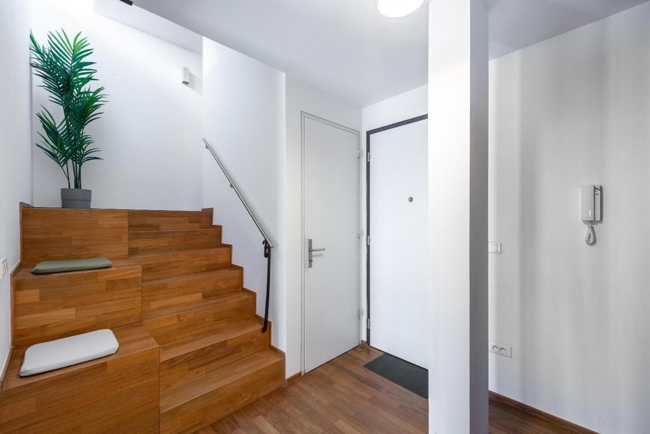 Apartment With Balcony And Parking Near The Prague Museum Exteriör bild