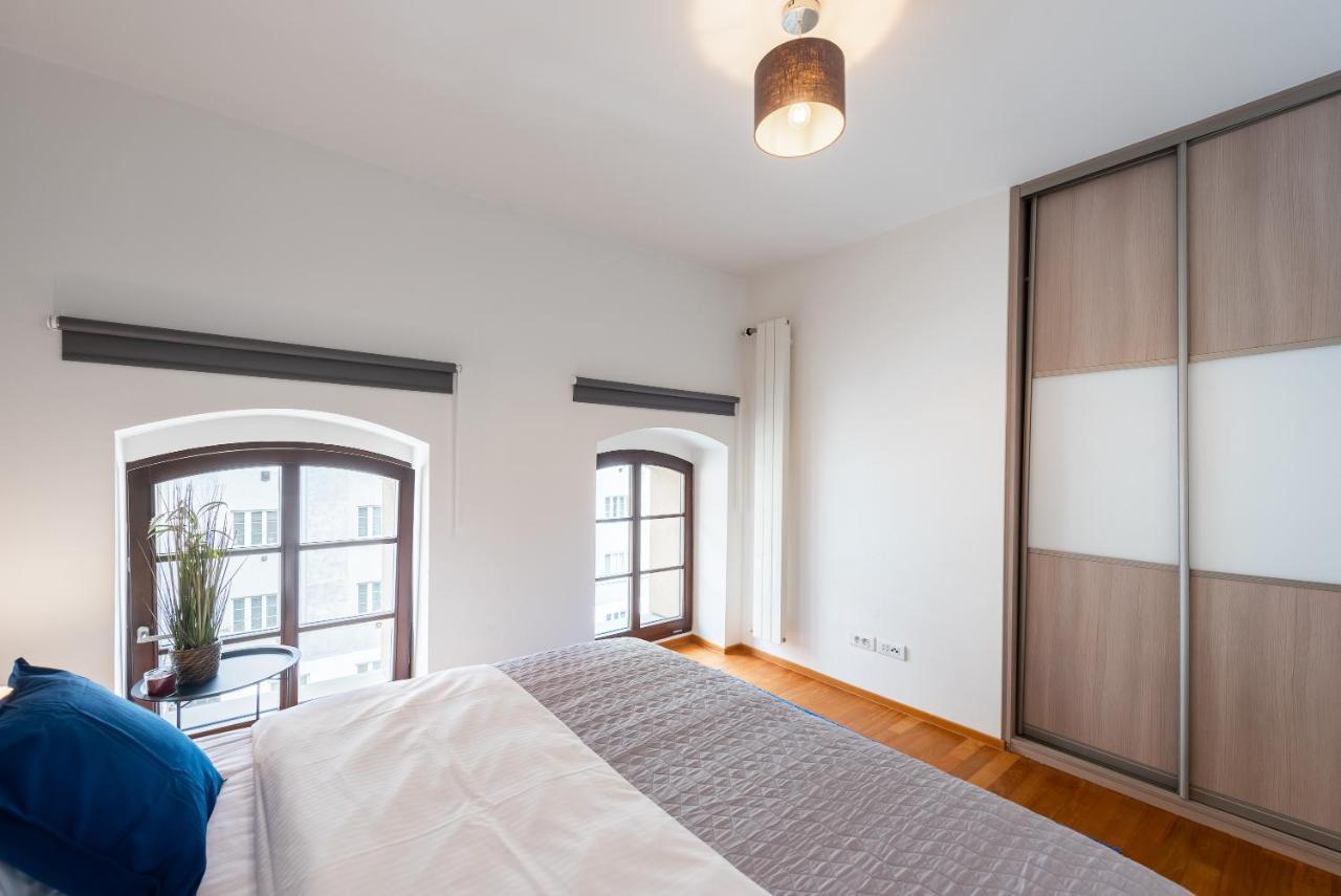 Apartment With Balcony And Parking Near The Prague Museum Exteriör bild