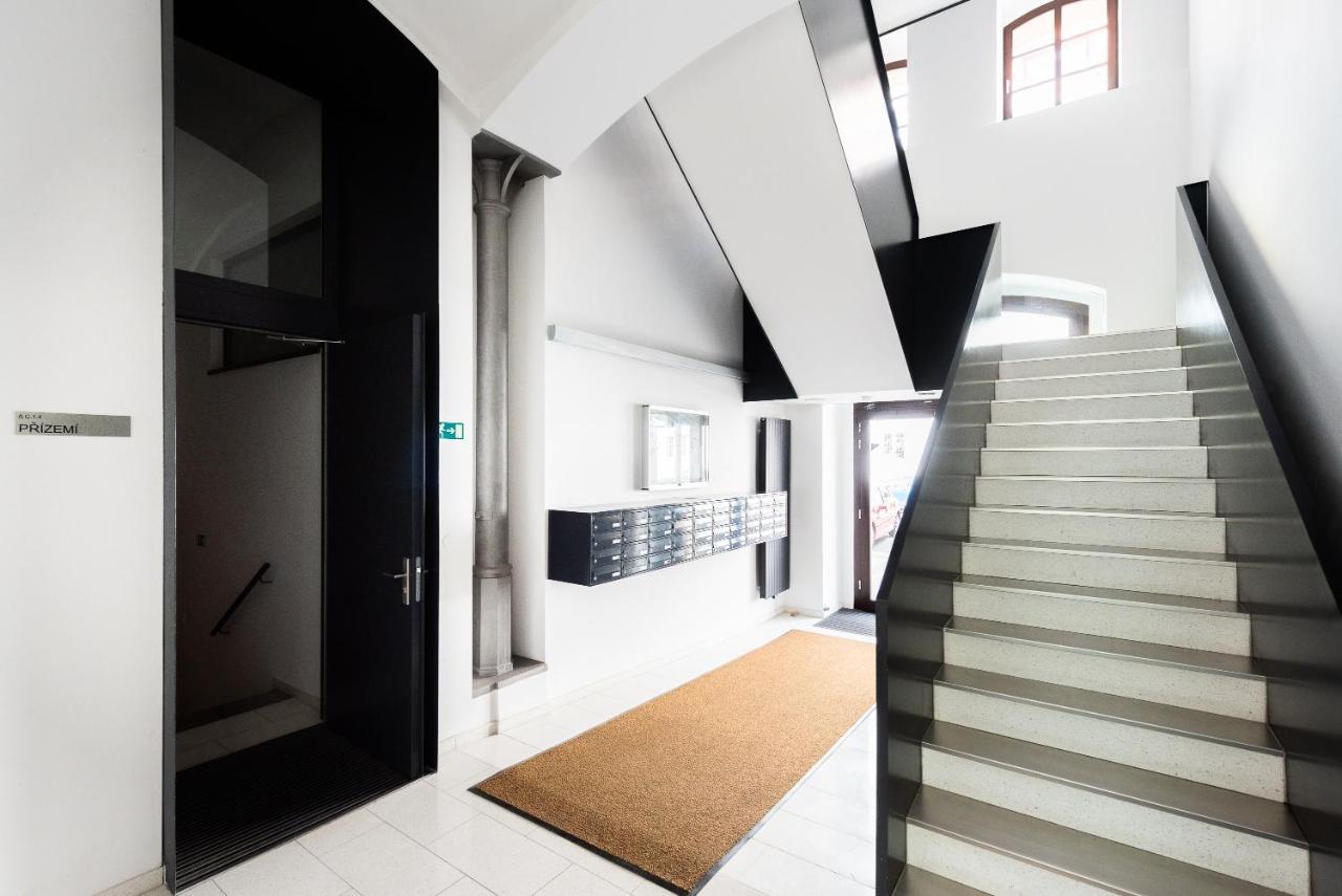 Apartment With Balcony And Parking Near The Prague Museum Exteriör bild