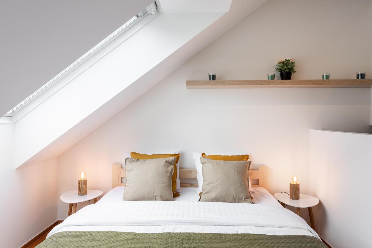 Apartment With Balcony And Parking Near The Prague Museum Exteriör bild