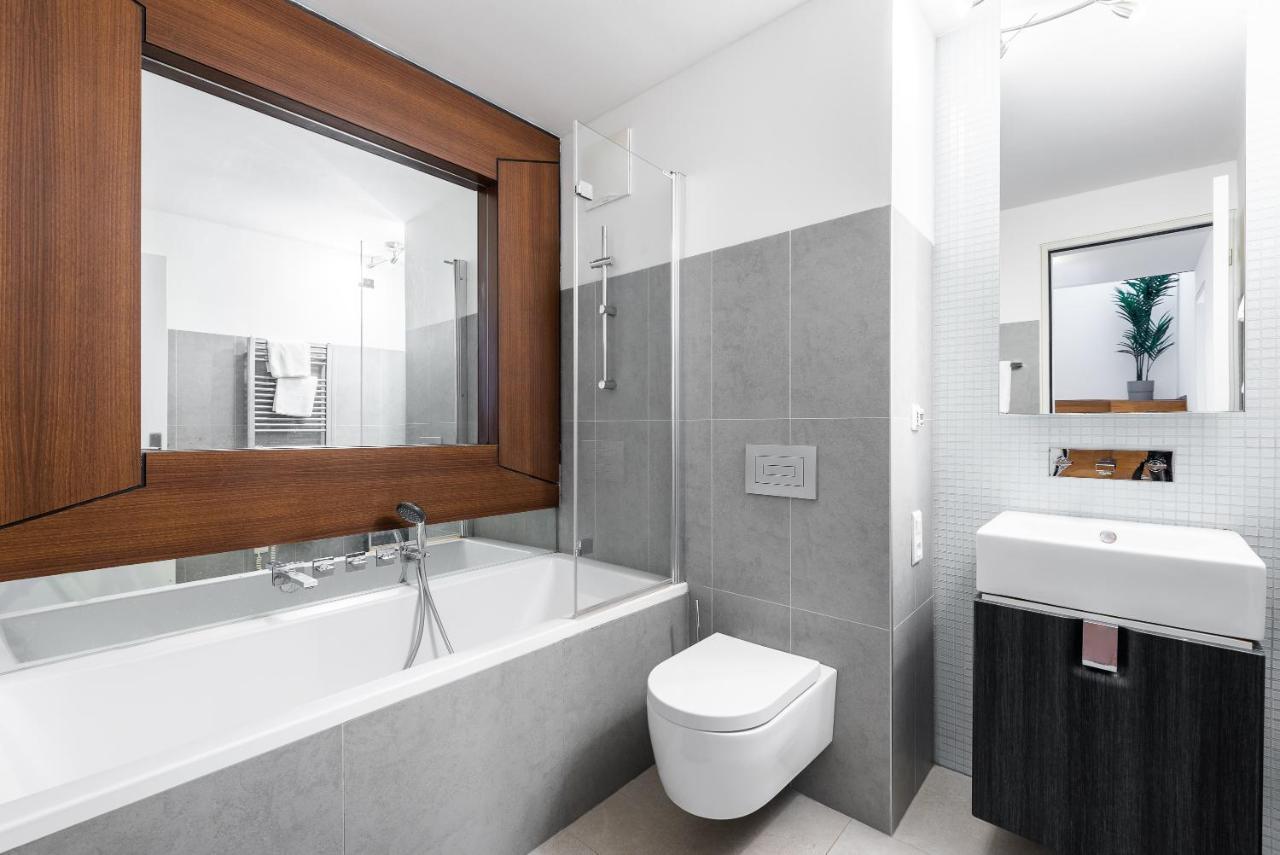 Apartment With Balcony And Parking Near The Prague Museum Exteriör bild