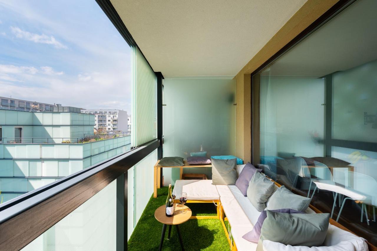Apartment With Balcony And Parking Near The Prague Museum Exteriör bild