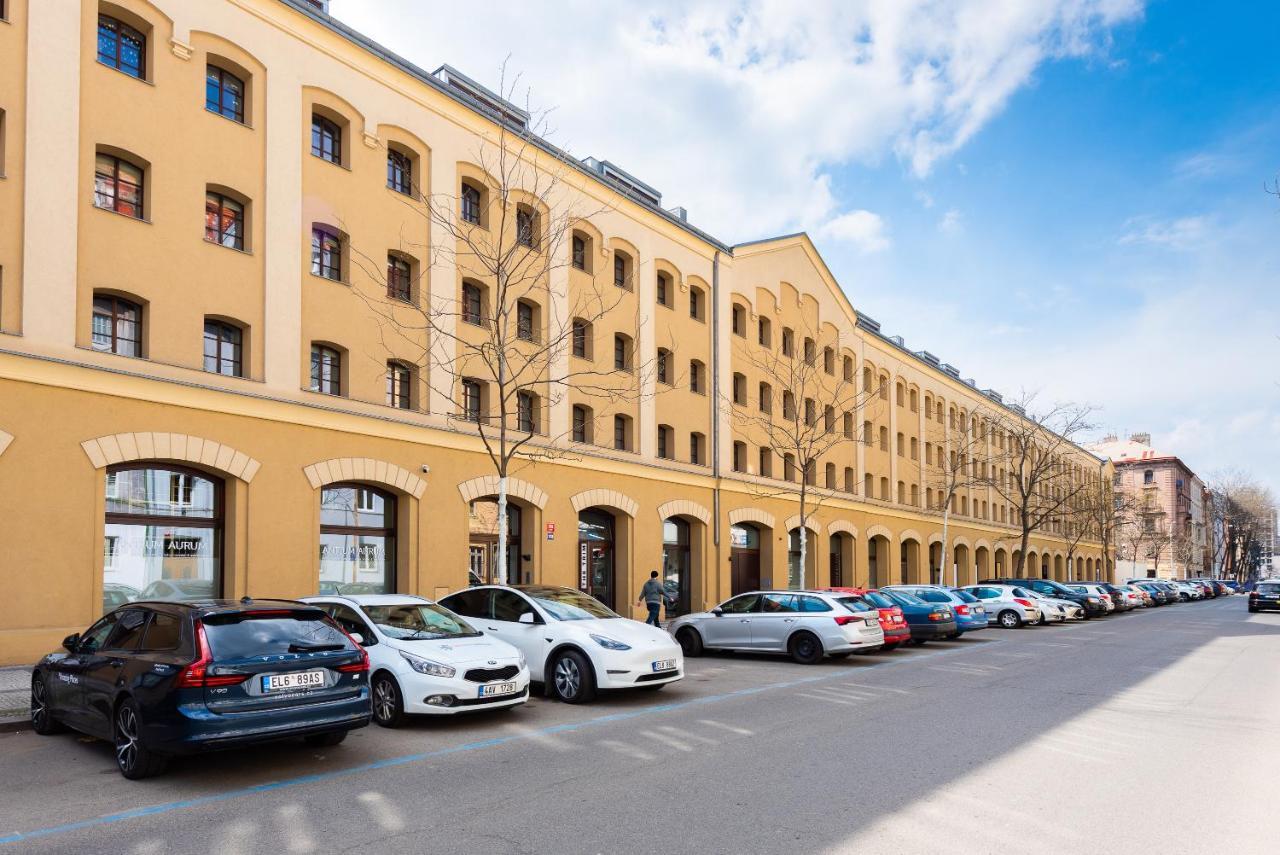 Apartment With Balcony And Parking Near The Prague Museum Exteriör bild