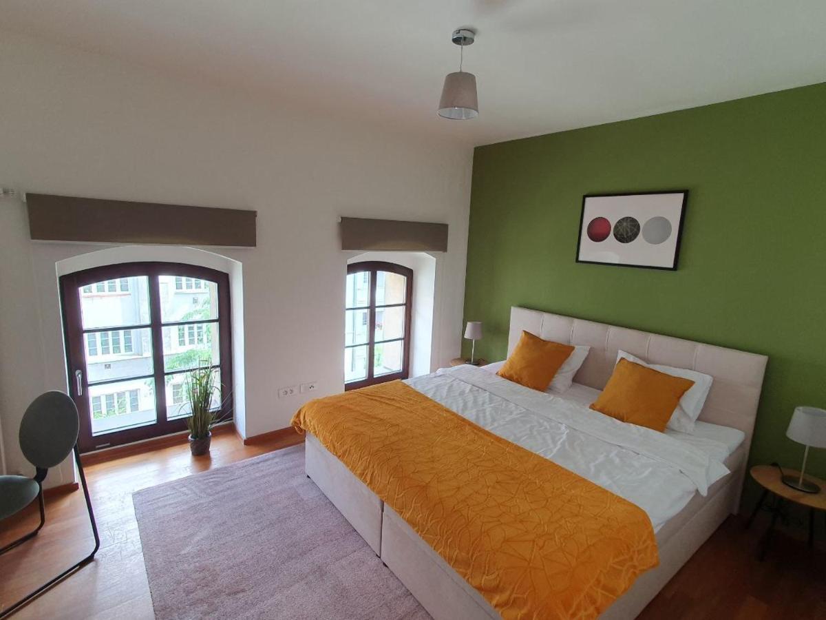 Apartment With Balcony And Parking Near The Prague Museum Exteriör bild